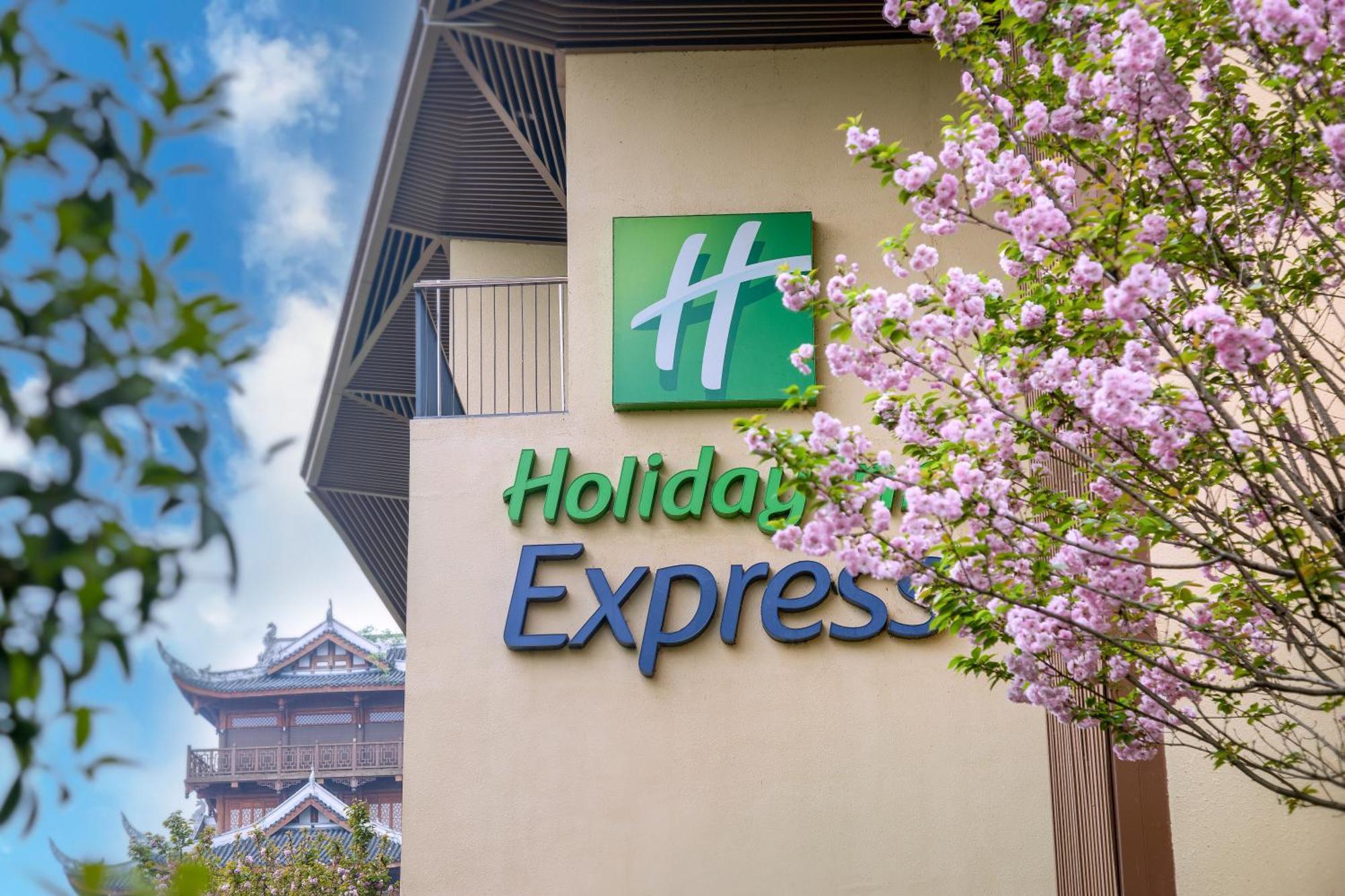 Holiday Inn Express Emei Mountain By Ihg Emeishan Exterior foto